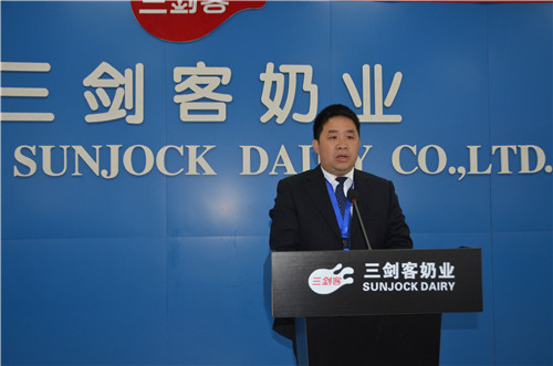河南三劍客奶業(yè)有限公司的營銷總監(jiān)史運濤 河南三劍客奶業(yè)有限公司的營銷總監(jiān)史運濤