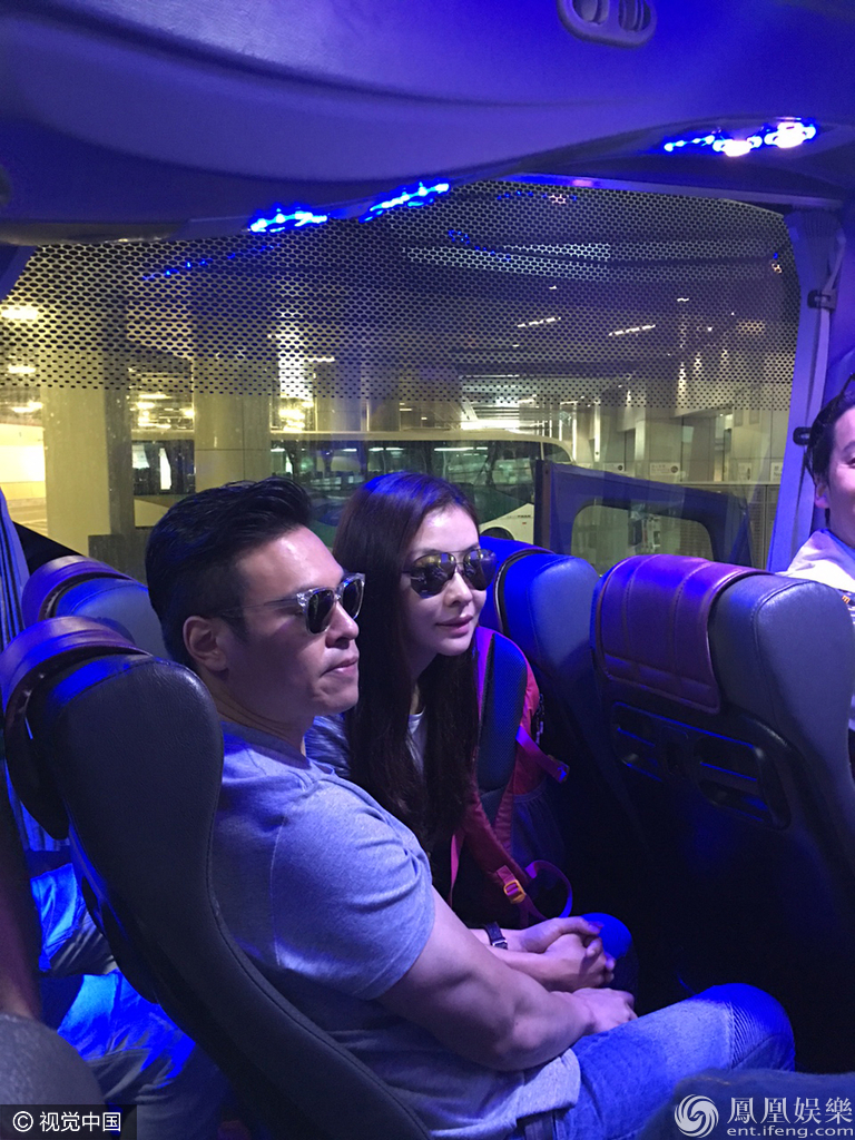 熊黛林與未婚夫罕見(jiàn)合體