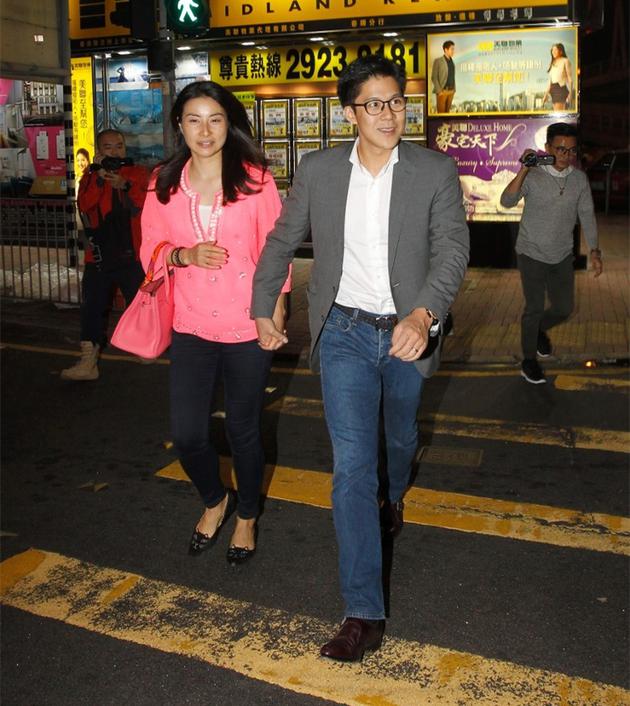 慶祝結(jié)婚四周年時(shí)，郭晶晶已有孕味