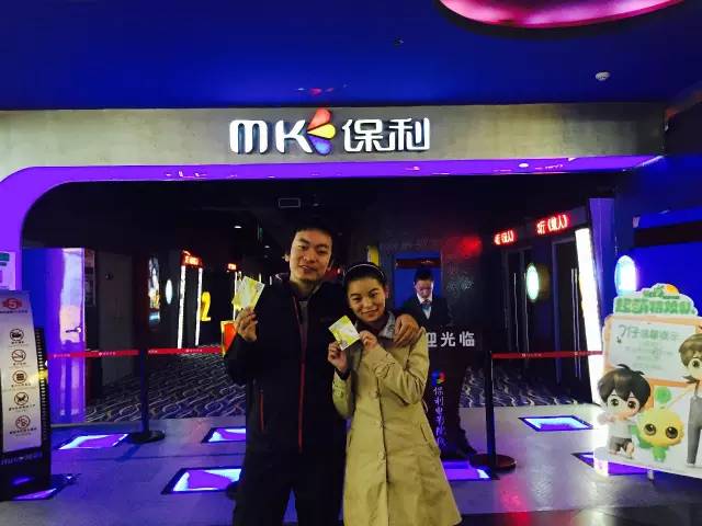 小情侶幸福的呢！