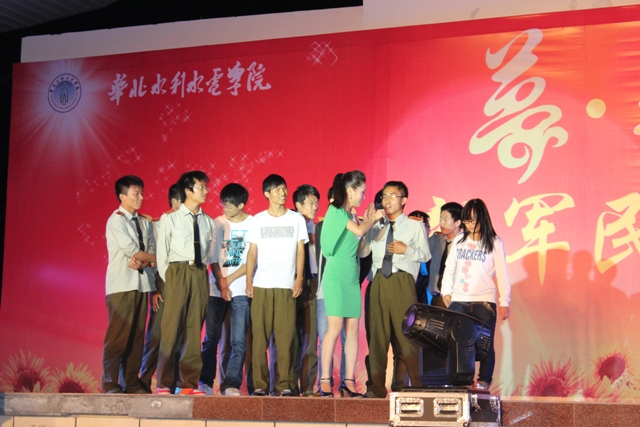 葉子的粉絲現(xiàn)場表達(dá)對女主播的喜愛