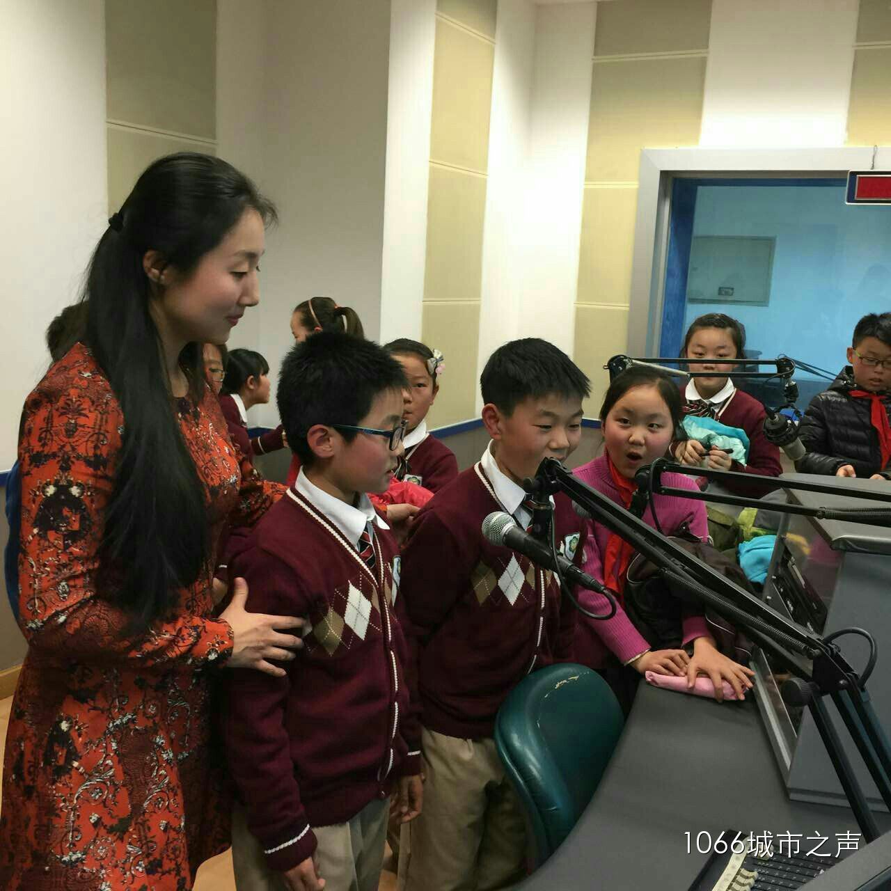 “好激動(dòng)，好激動(dòng)”！天天上學(xué)、放學(xué)都從廣播大廈經(jīng)過，今天終于進(jìn)來了！