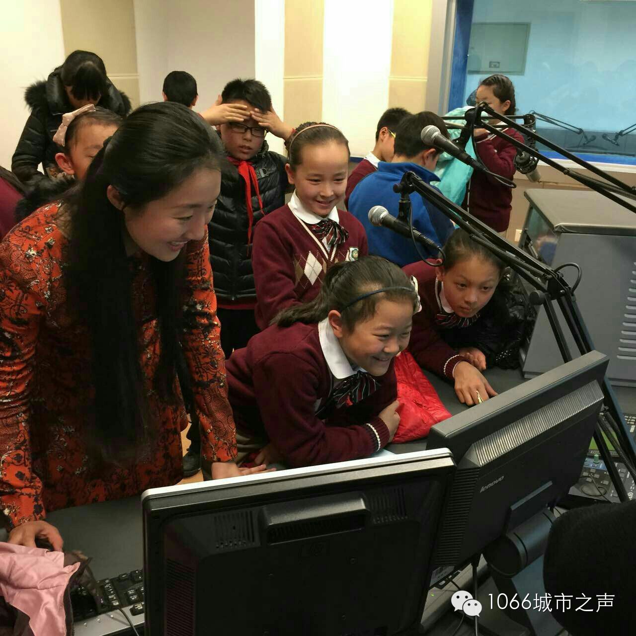 “好激動(dòng)，好激動(dòng)”！天天上學(xué)、放學(xué)都從廣播大廈經(jīng)過，今天終于進(jìn)來了！