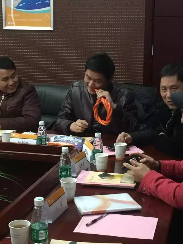 小編想問(wèn)一下咬膠管的孫老師，優(yōu)質(zhì)膠管的口感如何呢？