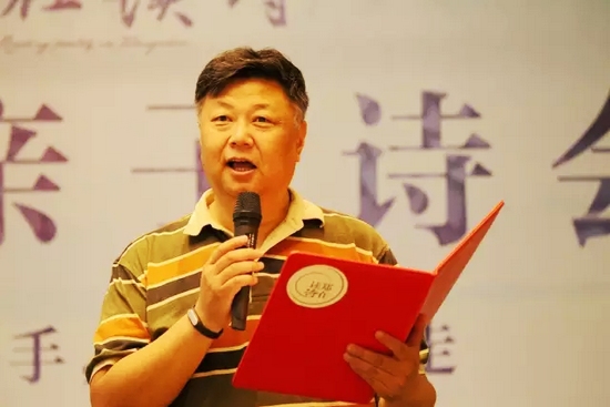 第一個節(jié)目便是重磅，大象融媒·欣欣象融網(wǎng)絡(luò)科技公司董事長魏峰帶來沈浩波的作品《在夏天時想起秋天》