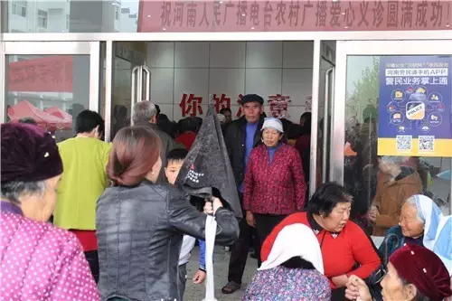 現(xiàn)場(chǎng)真是的人山人海，只能用太火爆三個(gè)字形容了！