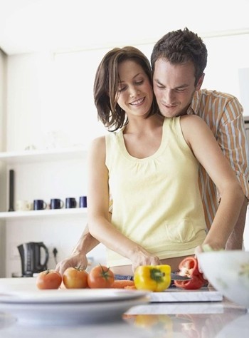 反其道而行，也對(duì)他若即若離