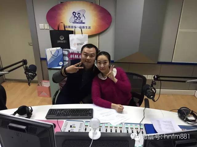 DJ子恒和小糖首先給我們送上祝?？?！