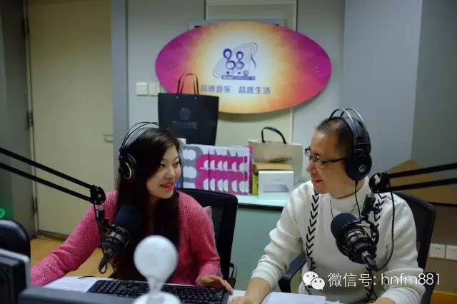 新聞先生凱文和新聞小姐李江也陪伴大家一同跨年！