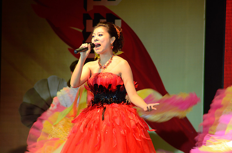 魅力881河南音樂廣播 《新聞連珠炮》新聞小姐 三大女高音之一  李江 演唱曲目：《為祖國(guó)干杯》