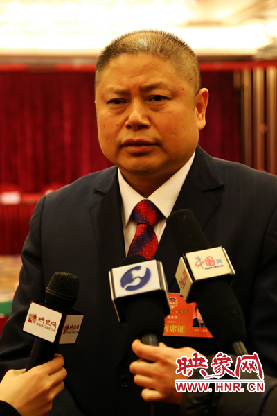 全國政協(xié)委員，河南弘昌集團、信陽毛尖集團董事長陳世強