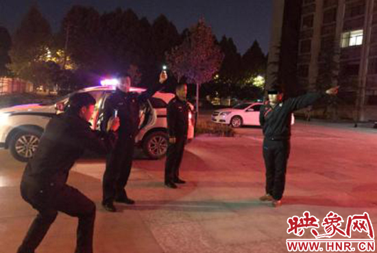 指認(rèn)犯罪現(xiàn)場。