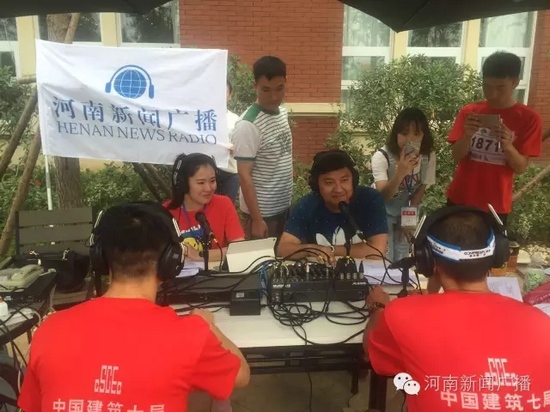 直播間被圍觀群眾包圍啦，是不是沒(méi)有看過(guò)我們的直播？