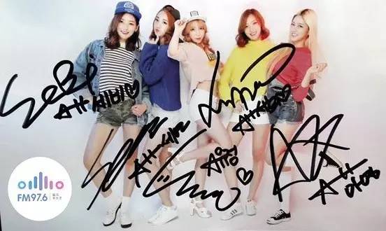 哎呦不錯(cuò)哦！路飛收到美女們的簽名照，到底中意哪一位呢？