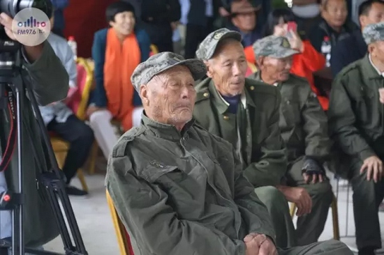 臺上展風(fēng)采，臺下笑開懷