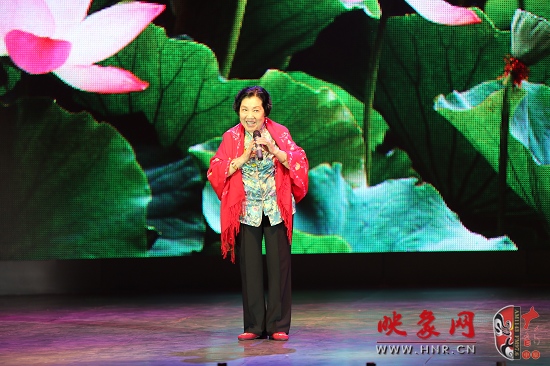 著名越調(diào)表演藝術(shù)家、越調(diào)皇后毛愛蓮演唱《白奶奶醉酒》選段“好一個俊俏的趙鳳英”