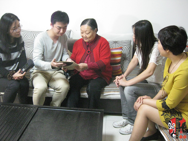 央視戲曲頻道、河南電臺戲曲廣播記者聯(lián)合采訪馬金鳳