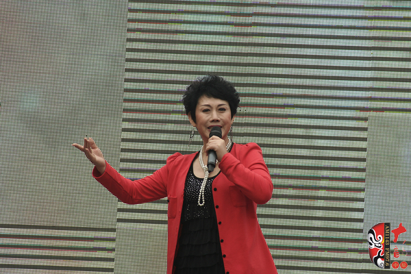 著名豫劇表演藝術(shù)家魏俊英現(xiàn)場演唱豫劇《紅菊》選段“十祝?！?、《五世請纓》選段“先王爺封我是個(gè)長壽星”