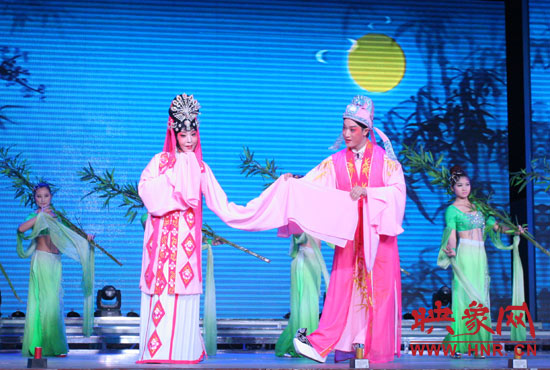 豫劇《必正與妙?！匪季d綿恨綿綿　演唱者：木子　池城