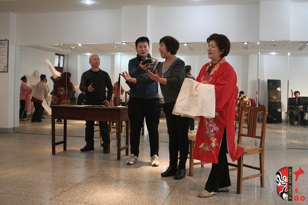 著名戲曲節(jié)目主持人、河南電臺(tái)戲曲廣播當(dāng)家小生月陽(yáng)錄制現(xiàn)場(chǎng)花絮