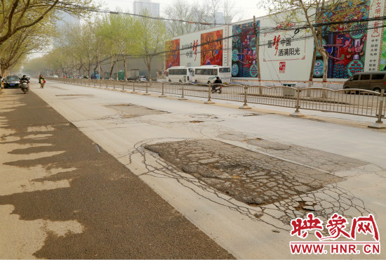 南陽(yáng)路因?yàn)榈罔F將要施工而暫緩大修。