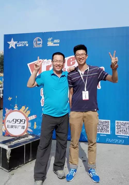 主播鄭強(qiáng)，這兩條大長腿，恩…適合去學(xué)游泳