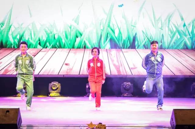 趙帥、夢(mèng)茹、樂(lè)天 舞蹈《咱們屯里的人》