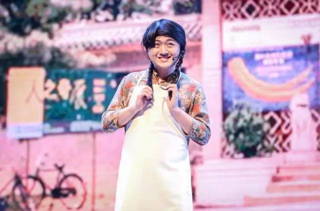 小品《那些年我們錯(cuò)過(guò)的一支舞》，主播樂(lè)天、張嵩的裝扮你給打幾分？