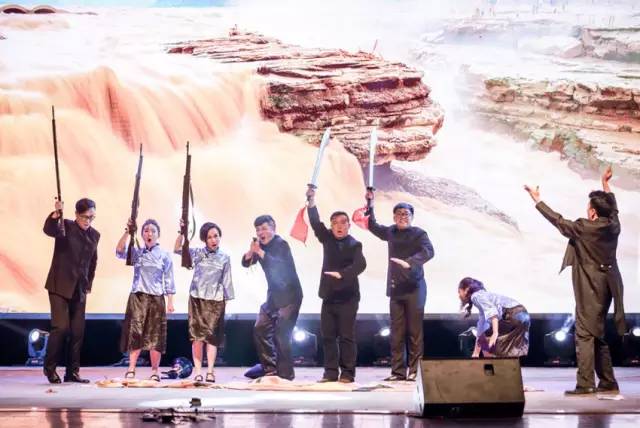 作為本場(chǎng)晚會(huì)的最后一個(gè)節(jié)目，《黃河大合唱》刷新你完全不一樣的體驗(yàn)。