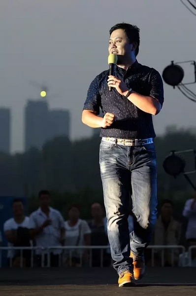 莫非此刻是在向前走還是向后移？