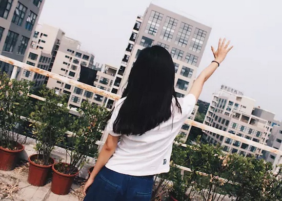 你問我要去向何方，我指向天空的方向。