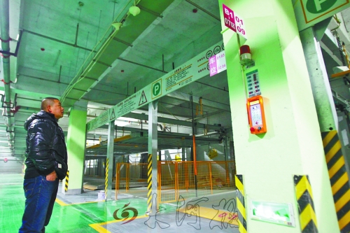 翰林世家小區(qū)的地下車(chē)庫(kù)，一層改造成兩層，可多停放50輛車(chē)。