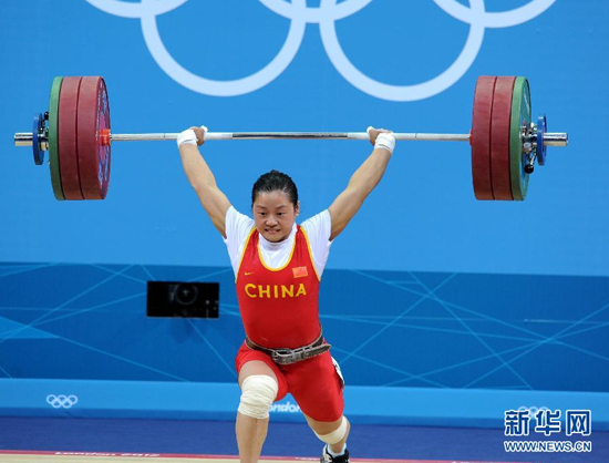 在倫敦奧運(yùn)會(huì)女子58公斤級(jí)決賽中，李雪英以246公斤總成績(jī)奪得金牌