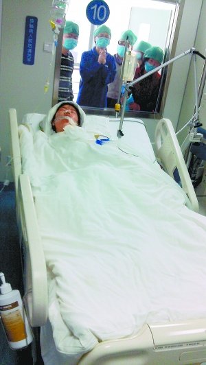 為治肺結(jié)核吃藥反傷肝 女孩肝移植急需救命錢(qián)