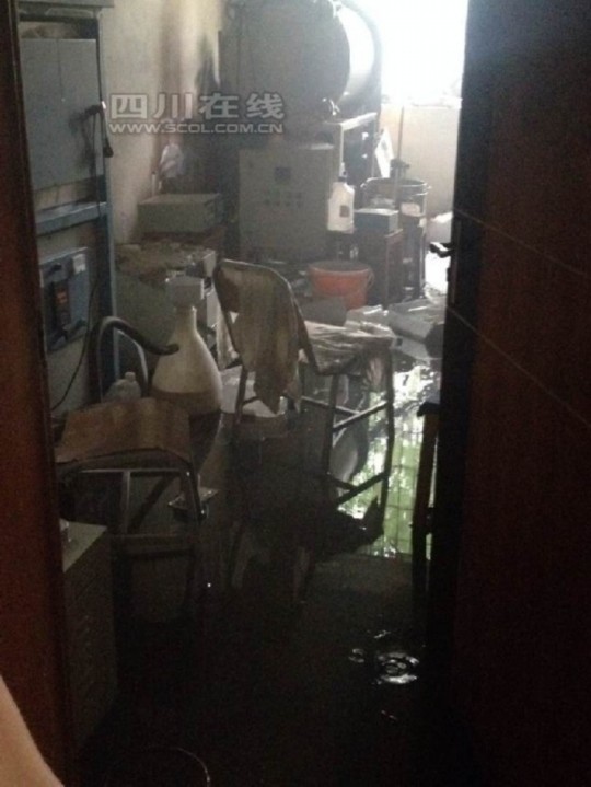 2日上午9時許，成都理工大學測試樓內(nèi)一實驗室起火，造成一人輕傷，目前明火已滅