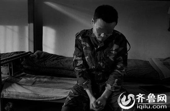 　因癡迷于賭博，研究生方光被學(xué)校開(kāi)除。方光在濟(jì)南一戒網(wǎng)學(xué)校接受教育