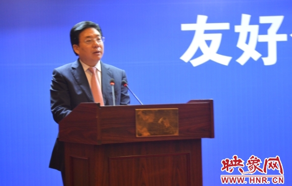 市委副書記、市長李柳身出席簽約儀式并講話