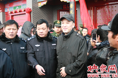 郭達(dá)現(xiàn)身馬街書會(huì)現(xiàn)場。