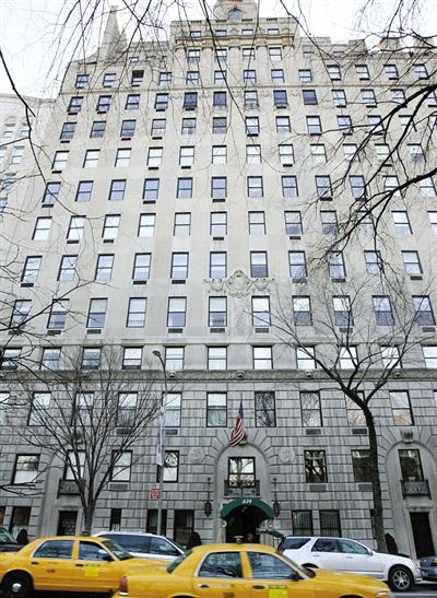 　　2005年，兩人以4400萬美元購入紐約市一套豪宅，裝修花了5000萬。