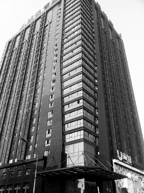 記者按照公開地址在鄭州一處寫字樓尋找一家軟件公司，一無所獲。