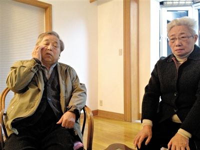 前晚，年過(guò)七旬的劉光嘉及妻子向記者講述強(qiáng)拆經(jīng)過(guò)。