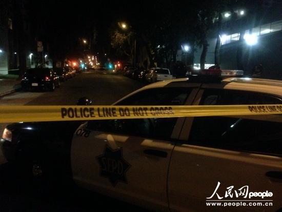 縱火案件發(fā)生在1月1日晚9時25分，舊金山當(dāng)?shù)鼐胶拖绬T幾分鐘內(nèi)趕到事故現(xiàn)場，并迅速撲滅了火情。記者1日晚趕到現(xiàn)場時，領(lǐng)館正門所在區(qū)域已經(jīng)被警察封鎖。