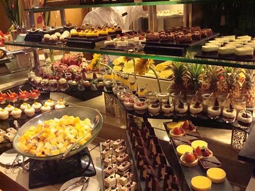 還怕吃不回本？7招教你吃垮自助餐