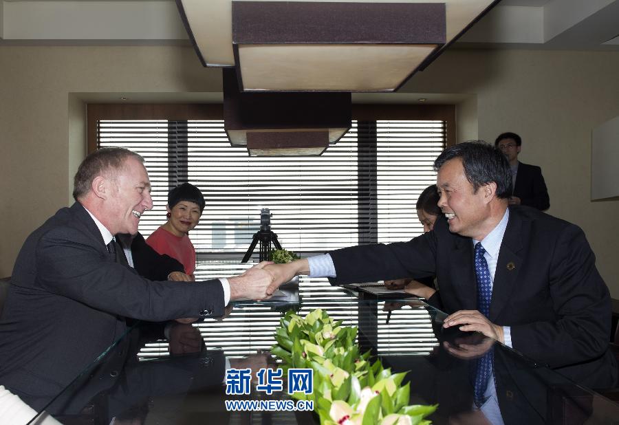 4月26日，國家文物局副局長宋新潮代表中方向法國有關(guān)方面負(fù)責(zé)人表示感謝。當(dāng)日，法國皮諾家族在北京宣布