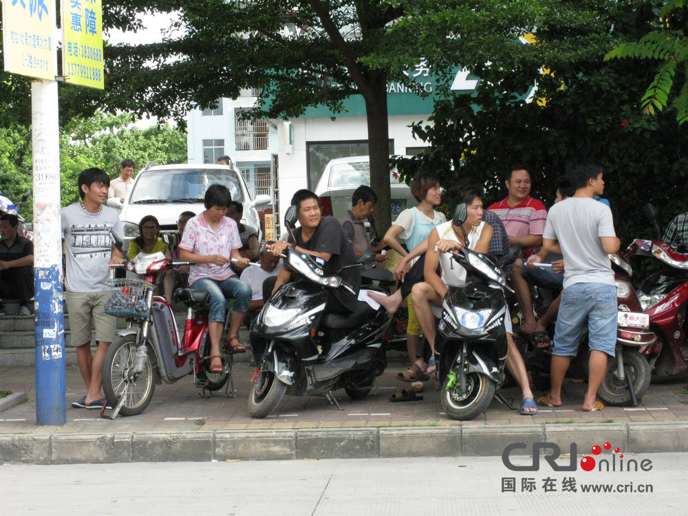 2013年07月10日，廣西壯族自治區(qū)北海市，依然有很多外地人聽信謠言不肯離去。圖片來源：飛影/CF