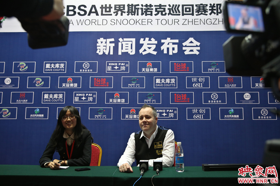 賽后希金斯參加新聞發(fā)布會(huì)，接受映象網(wǎng)記者提問