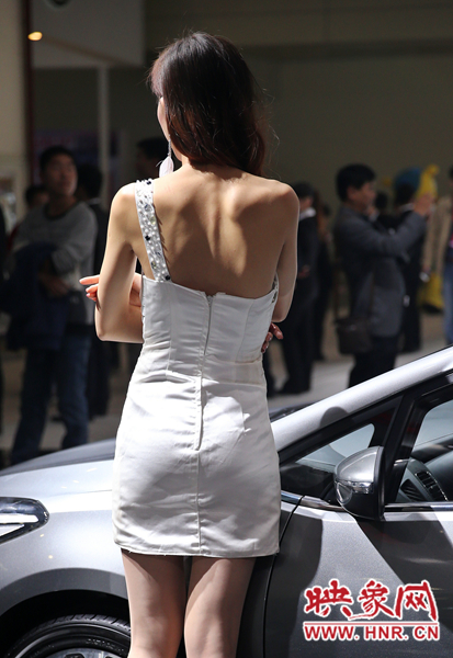 雖然進入深秋，車模依然“輕裝”上場。