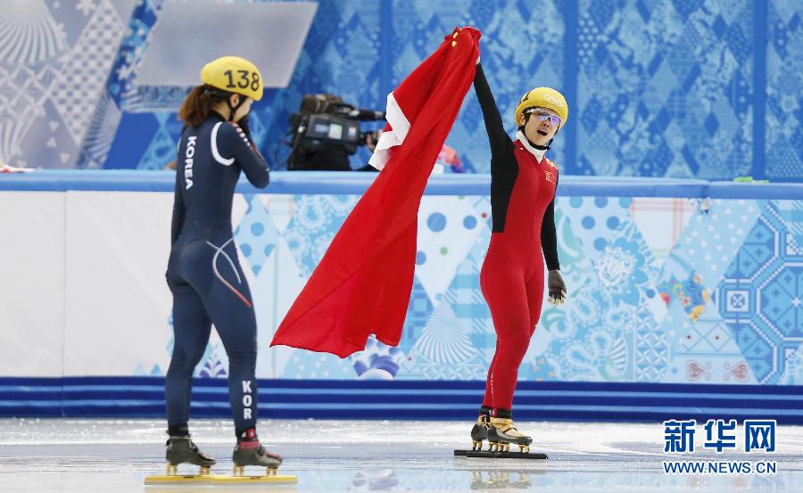 2月13日，中國選手李堅柔（右）在比賽后慶祝。