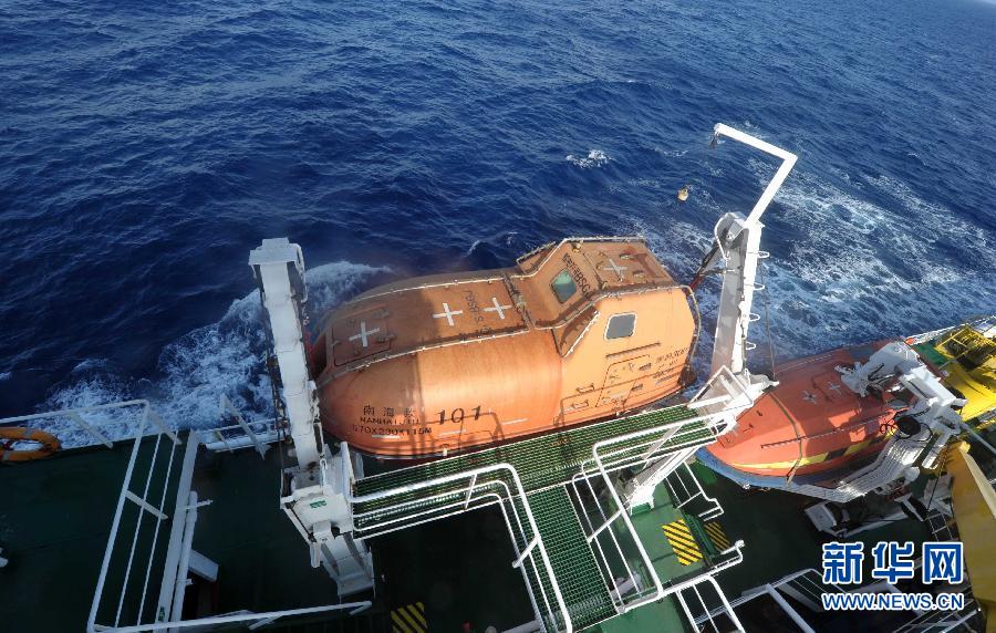直擊馬航370航班搜尋:中國(guó)艦船赴新加坡集結(jié) 直擊馬航370航班搜尋:中國(guó)艦船赴新加坡集結(jié)