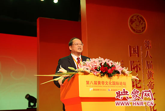 臺灣大學哲學系教授、美國耶魯大學哲學博士傅佩榮做演講